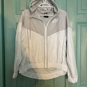 Nike women’s running windbreaker
